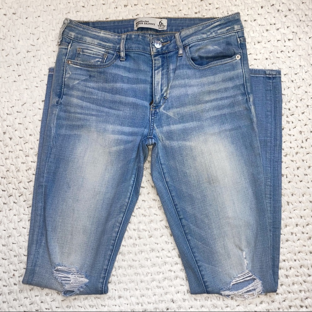 Abercrombie&Fitch Light Wash Low Rise Ripped Jeans